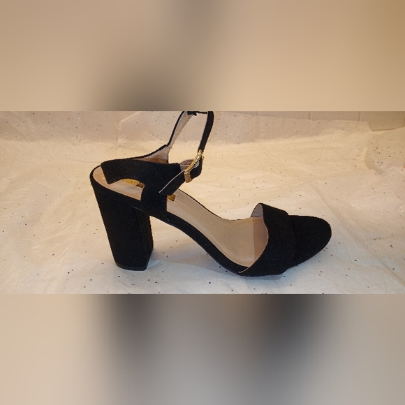CLEARANCE‼️COPY - PRIMARK Women's Strappy Suede Block Heels, Size 7, Color black - Picture 5 of 5